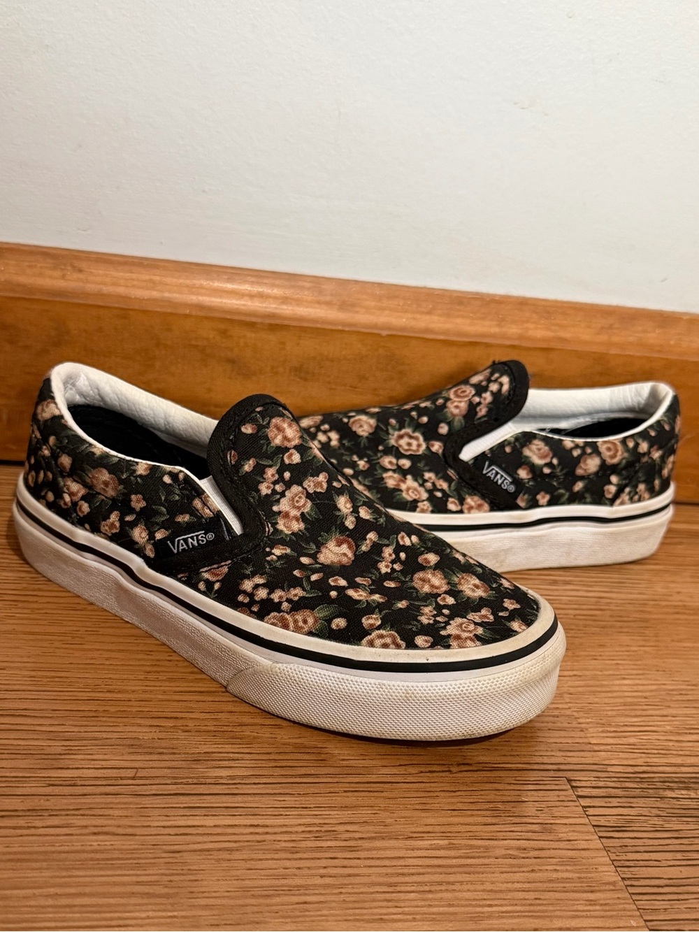 VANS Classic Slip-On Sneaker Shoe Rose Dreams Black Floral Kids 11.5